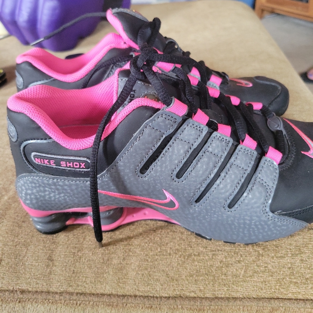 Nike shox womens size 9